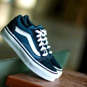 NWT Vans Old Skool - Size 3.0
